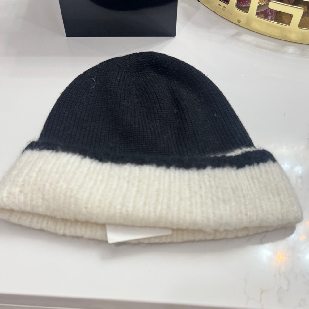 CHANEL Two-Tone Black and White Beanie - Picture 3 of 7